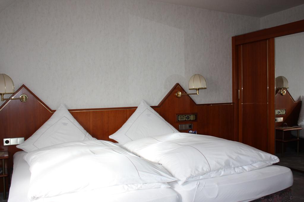 Hotel Restaurant Landhaus Koehle Neukirch  Bagian luar foto